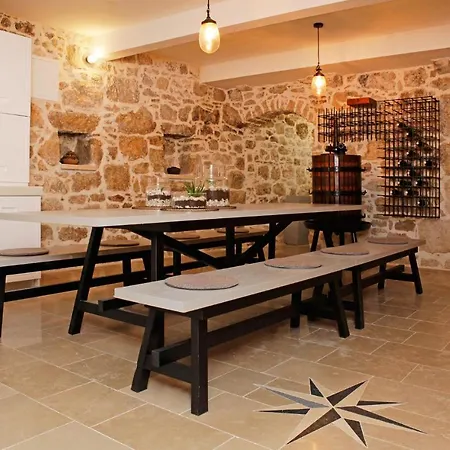 Four-bedroom Holiday In Prázdninový dům Bol